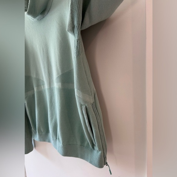 SMARTWOOL Women's Intraknit Alpine Pullover in Arctic Blue - Picture 6 of 9